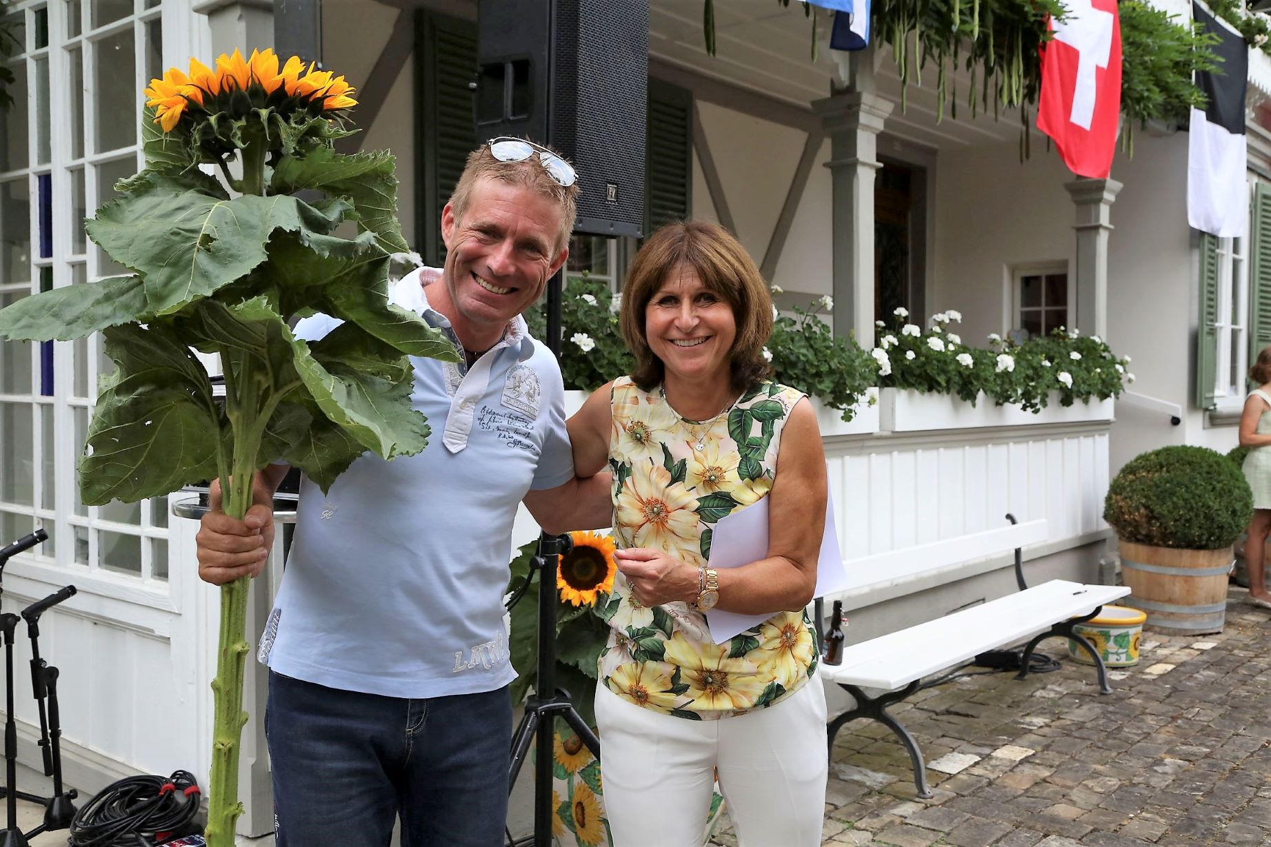 Christine avec le pionnier du solaire Raphaël Domjon